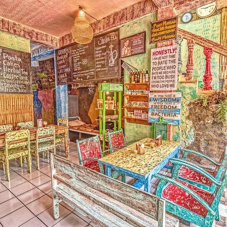 Lovina Central Hostel Экстерьер фото