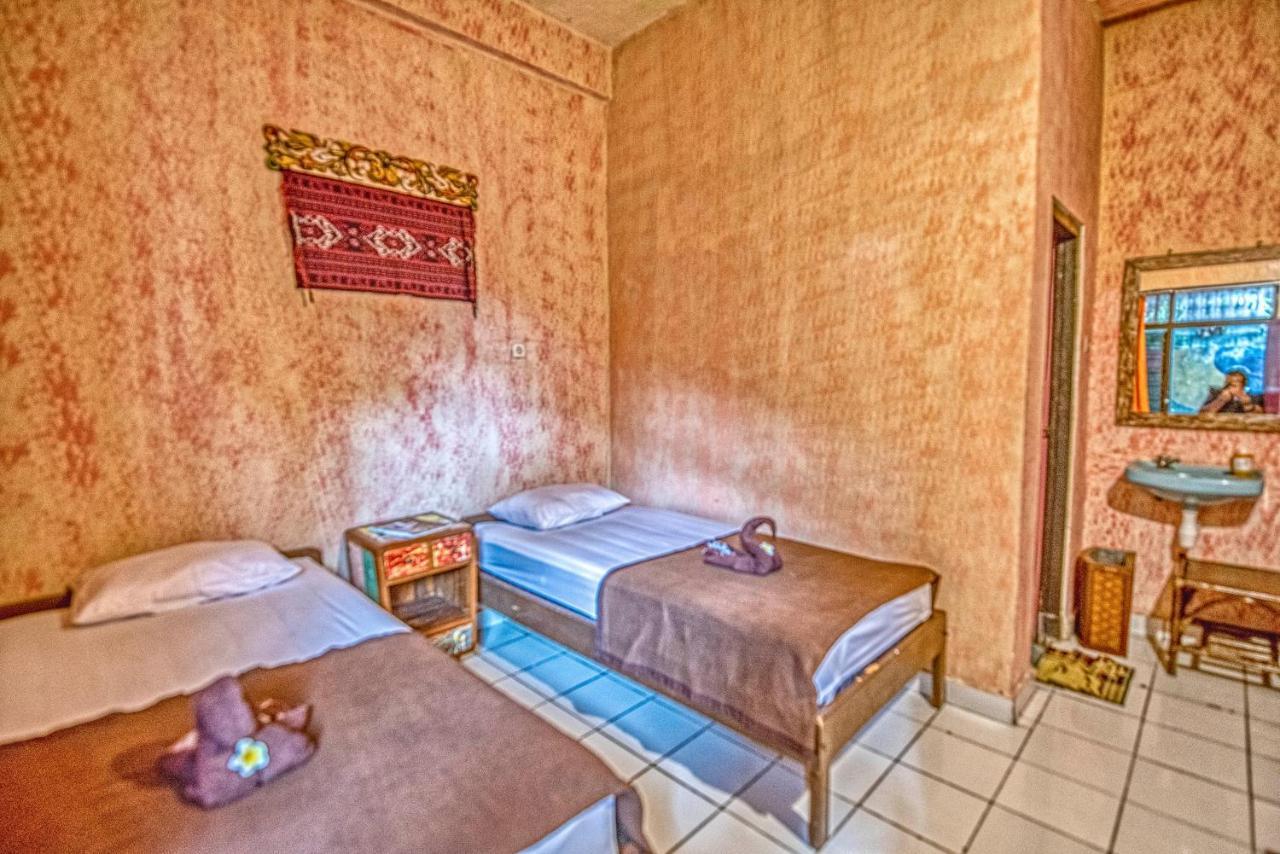 Lovina Central Hostel Экстерьер фото