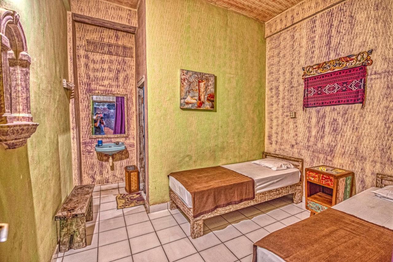 Lovina Central Hostel Экстерьер фото