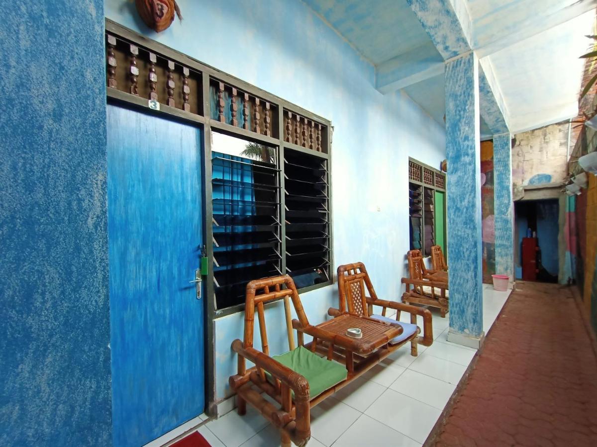 Lovina Central Hostel Экстерьер фото